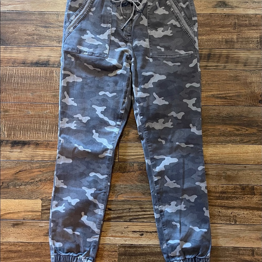 American Eagle Camo Joggers next level stretch size 14